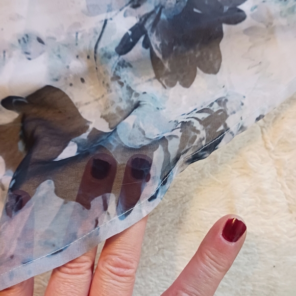 Sheer split top - Picture 3 of 6